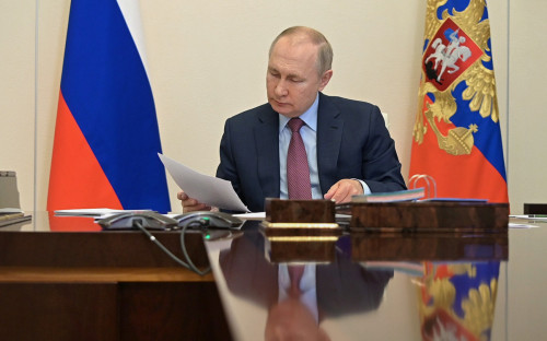 Путин ввел особый порядок выплат по зарубежным долгам из-за санкций