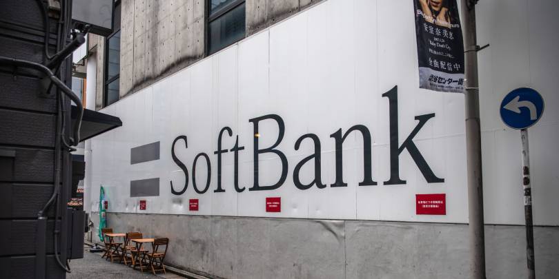 Японский холдинг SoftBank будет более осторожен в инвестициях в Китай