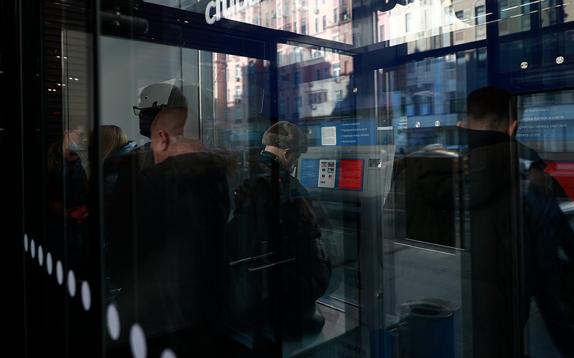 Долговая нагрузка россиян достигла нового рекорда перед кризисом