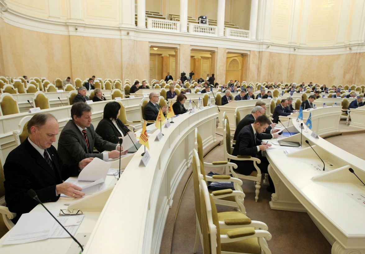 Петербургские депутаты просят подправить 223-ФЗ