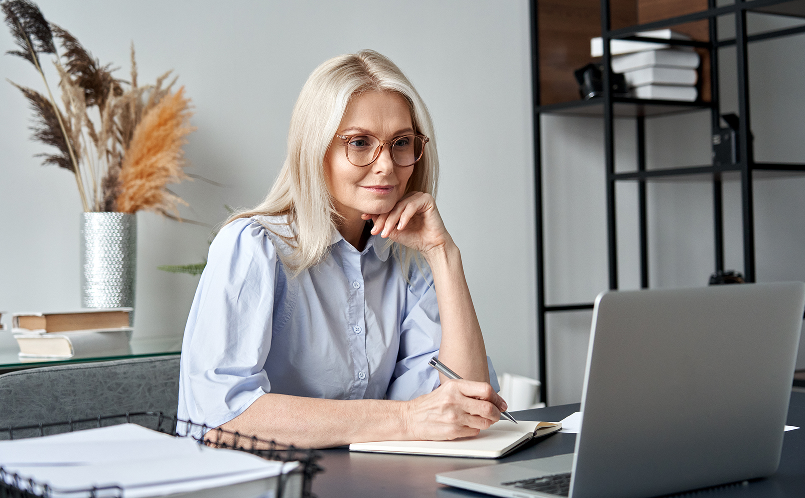 Глобальные инвесторы начали скупать китайские акции на фоне падения рынка