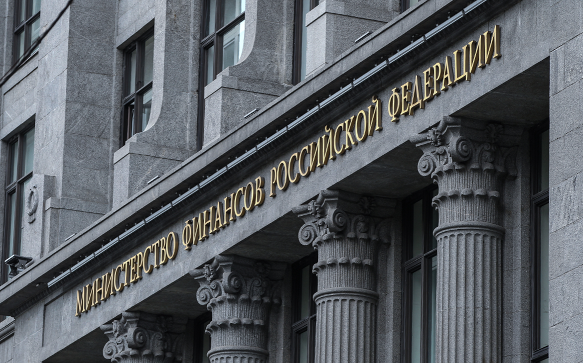 Минфин вновь выплатил купоны по долларовым бумагам в рублях