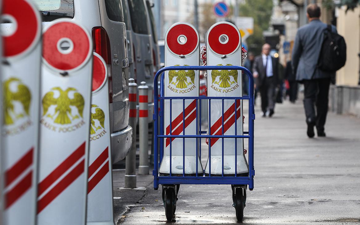 Пауза ЦБ в отзывах лицензий у банков стала самой длительной с 1991 года