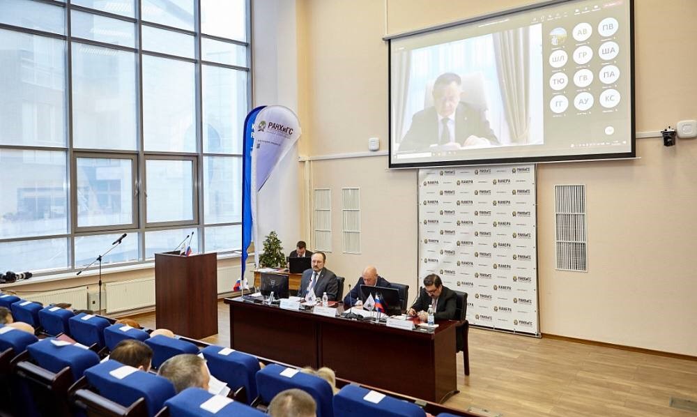 Ирек Файзуллин назвал сроки перехода на отечественный софт