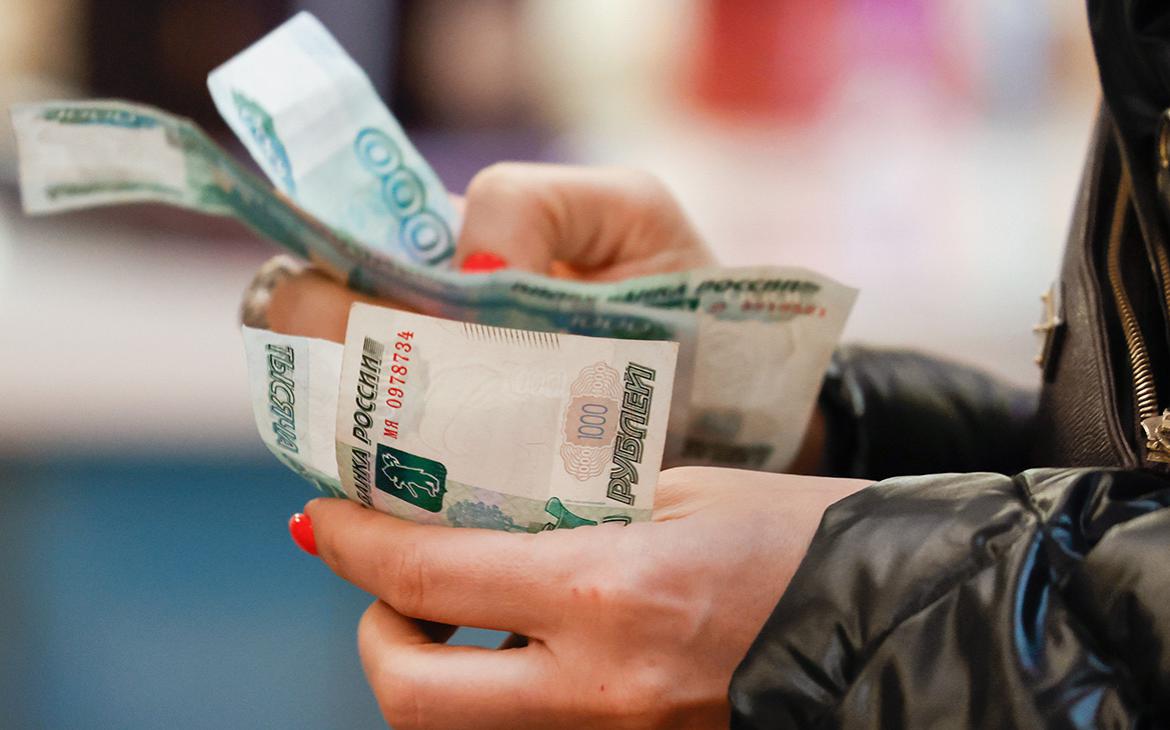 Спрос на наличные в России вновь превысил ₽100 млрд