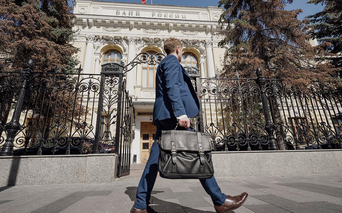Финансисты попросили ЦБ отказаться от части валютных ограничений