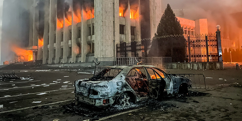 Кризис в Казахстане обвалил курс до ₽77. Что будет с рублем и акциями