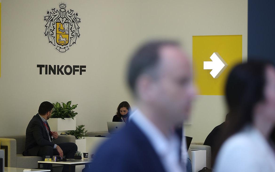 «Тинькофф» предупредил о задержке отправки переводов в валюте