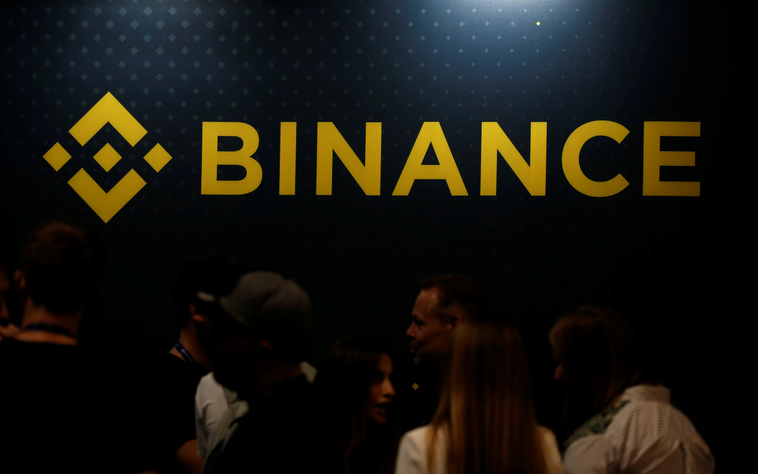 Криптобиржа Binance опровергла передачу данных ведомствам России