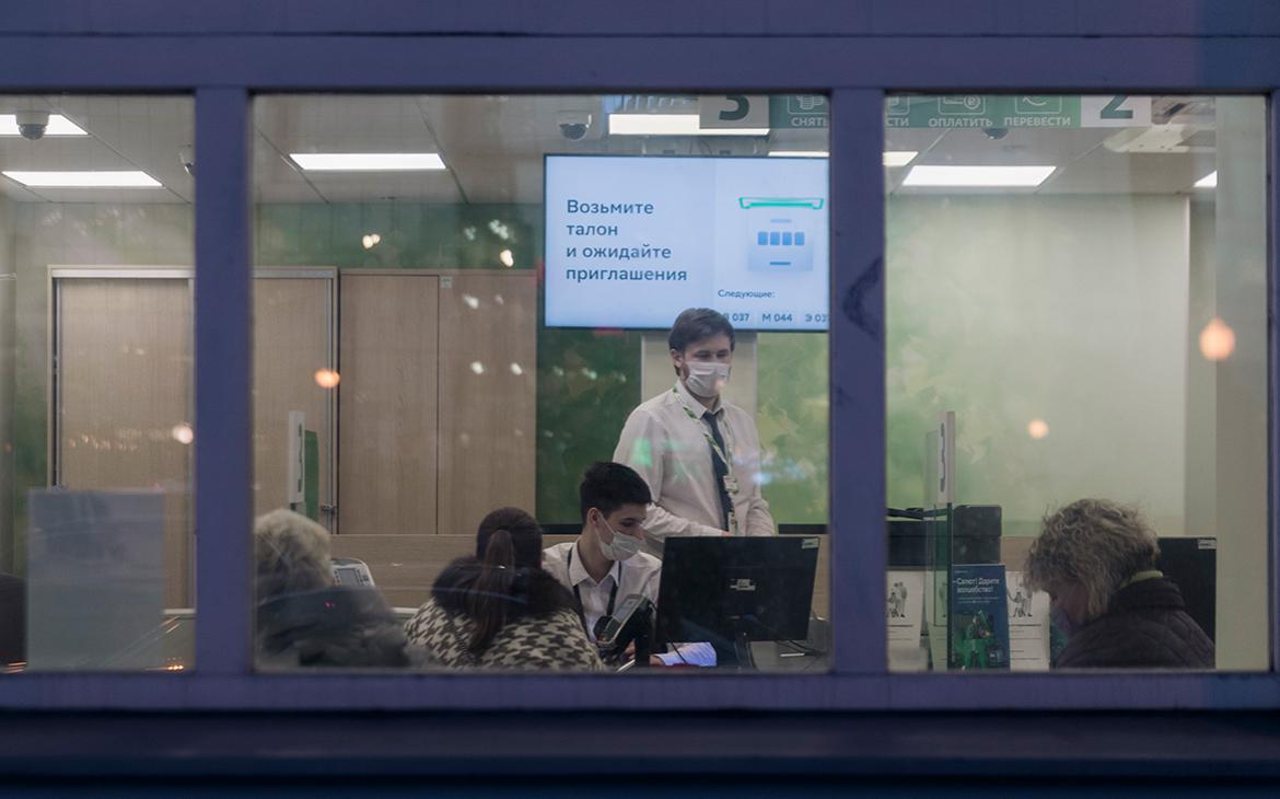 Банки после мобилизации сократили выдачи кредитов впервые за полгода