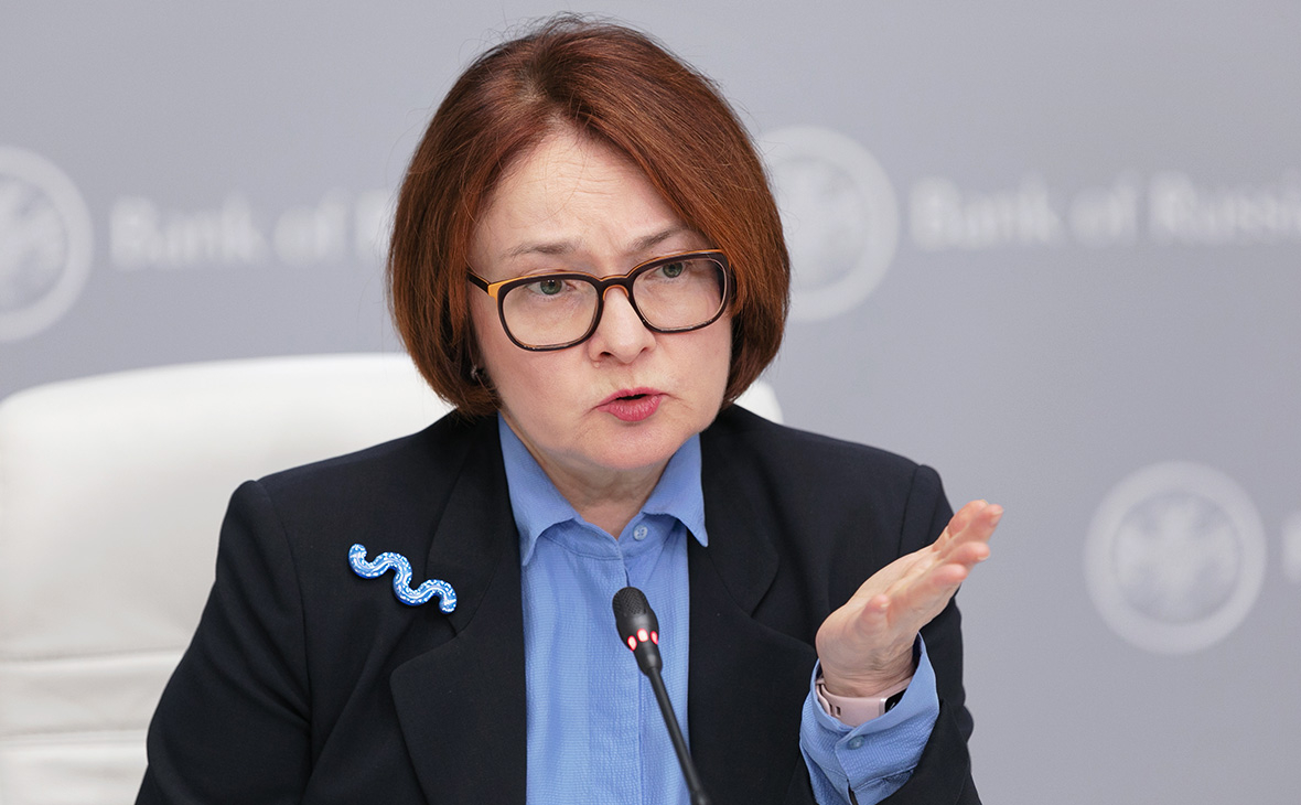 Следите за брошками: сигналы Эльвиры Набиуллиной. Фотогалерея