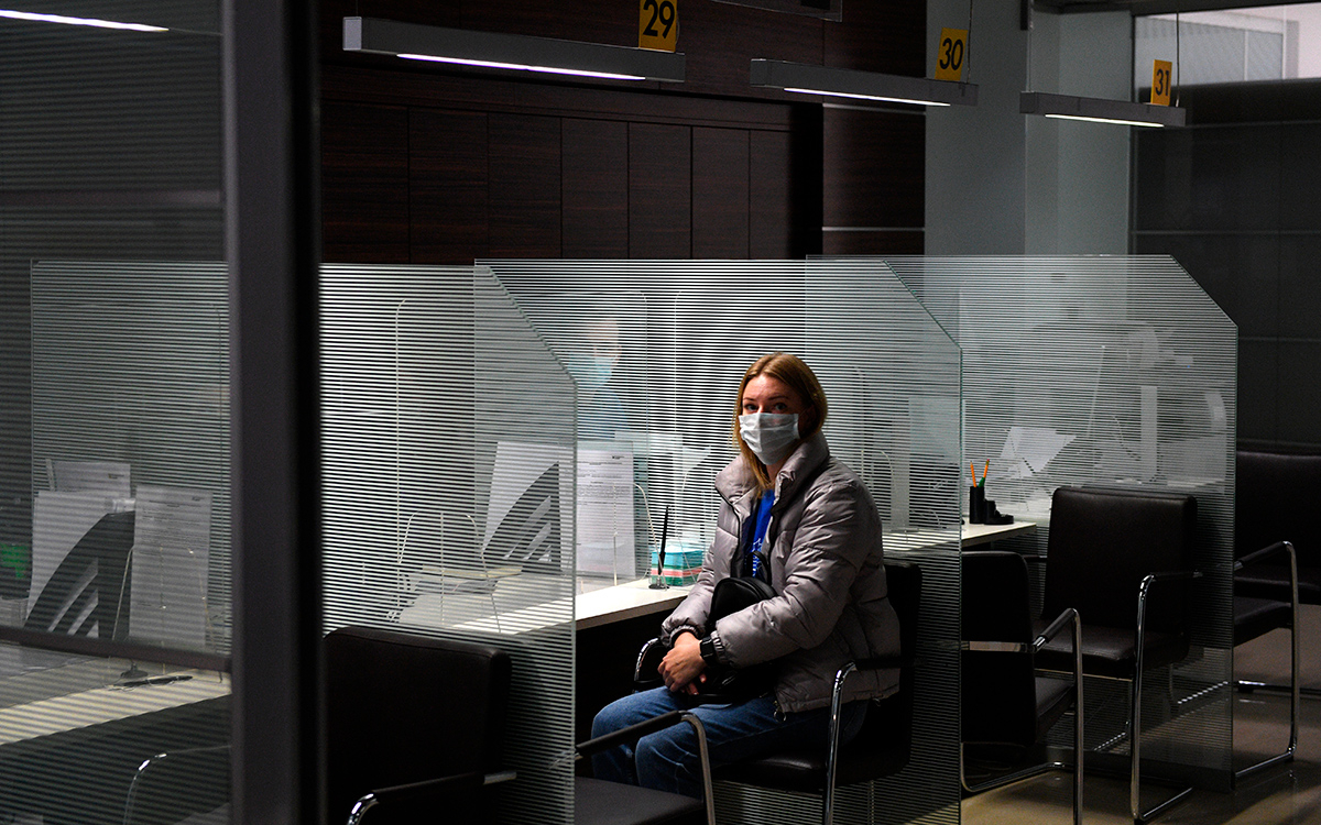 Банки резко сократили выдачи потребкредитов на фоне COVID-ограничений