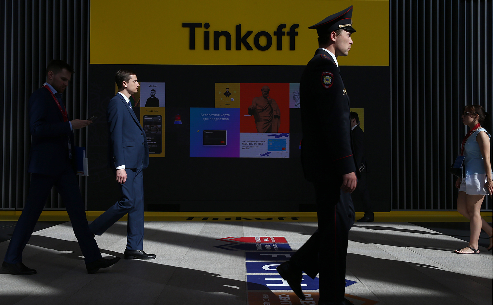 «Тинькофф Инвестиции» запустит торги иностранными бумагами по выходным