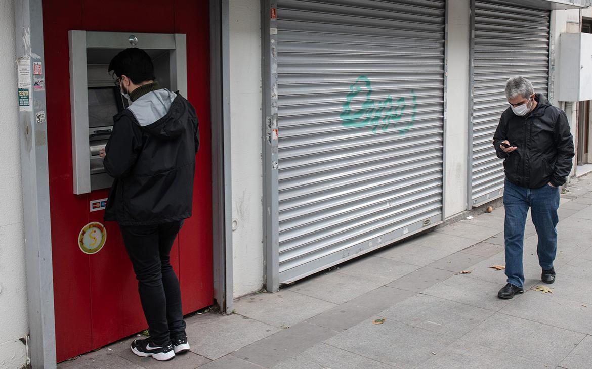 UnionPay ввела лимиты на снятие наличных с российских карт за рубежом