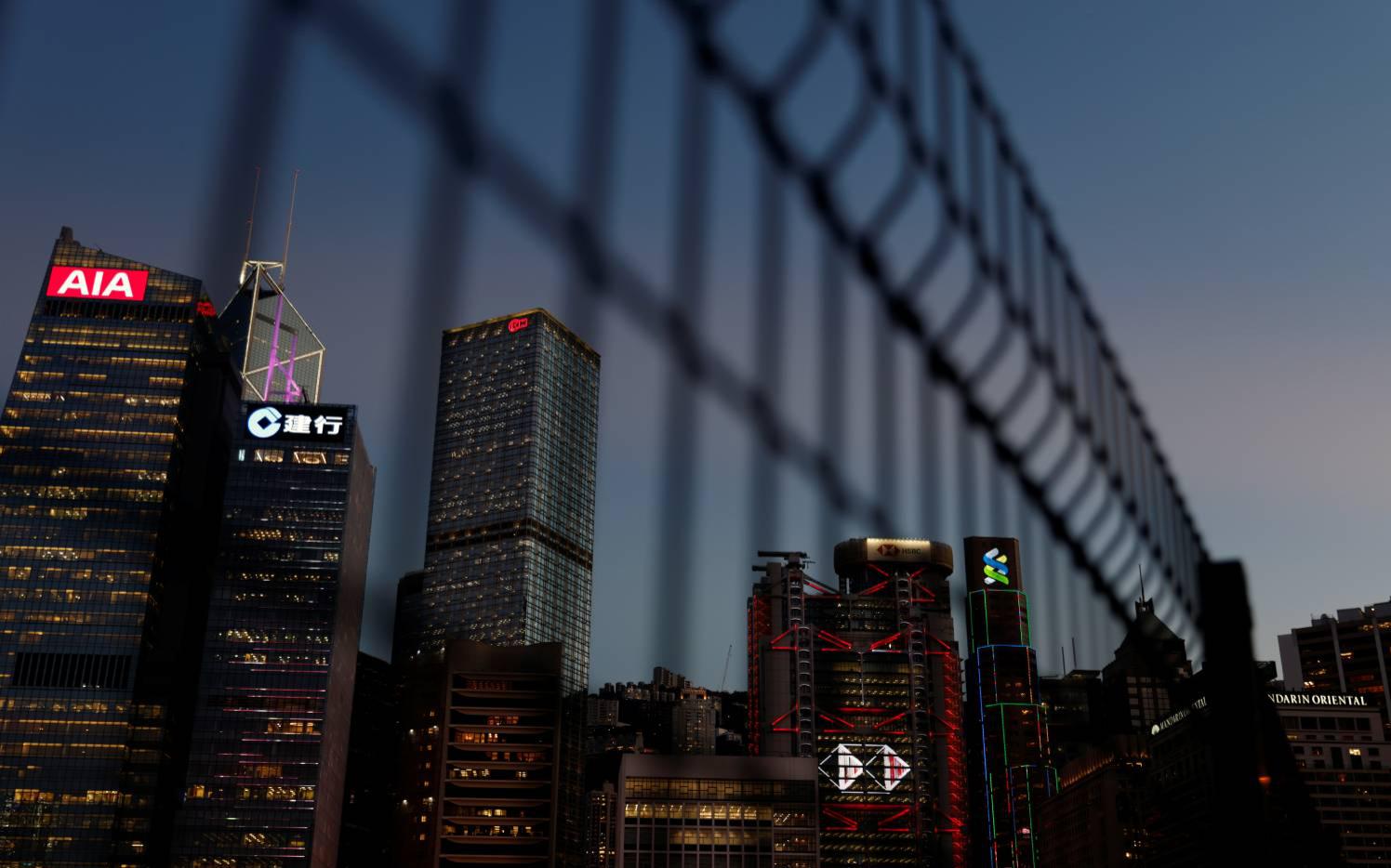 SCMP узнала об ограничениях банков Гонконга для россиян из-за санкций