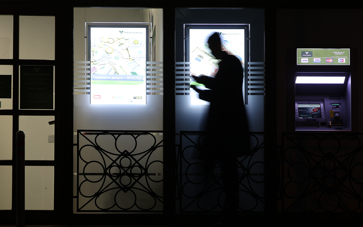 МВД и ФСБ дадут право блокировать денежные переводы без суда на 10 дней