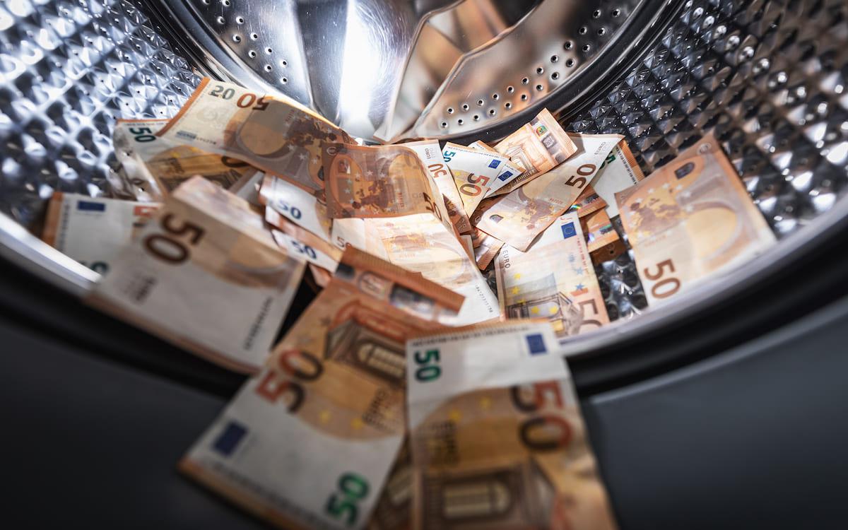 Герман Негляд                            
                                                Отмывание и политика: что угрожает сегодня финансовой безопасности