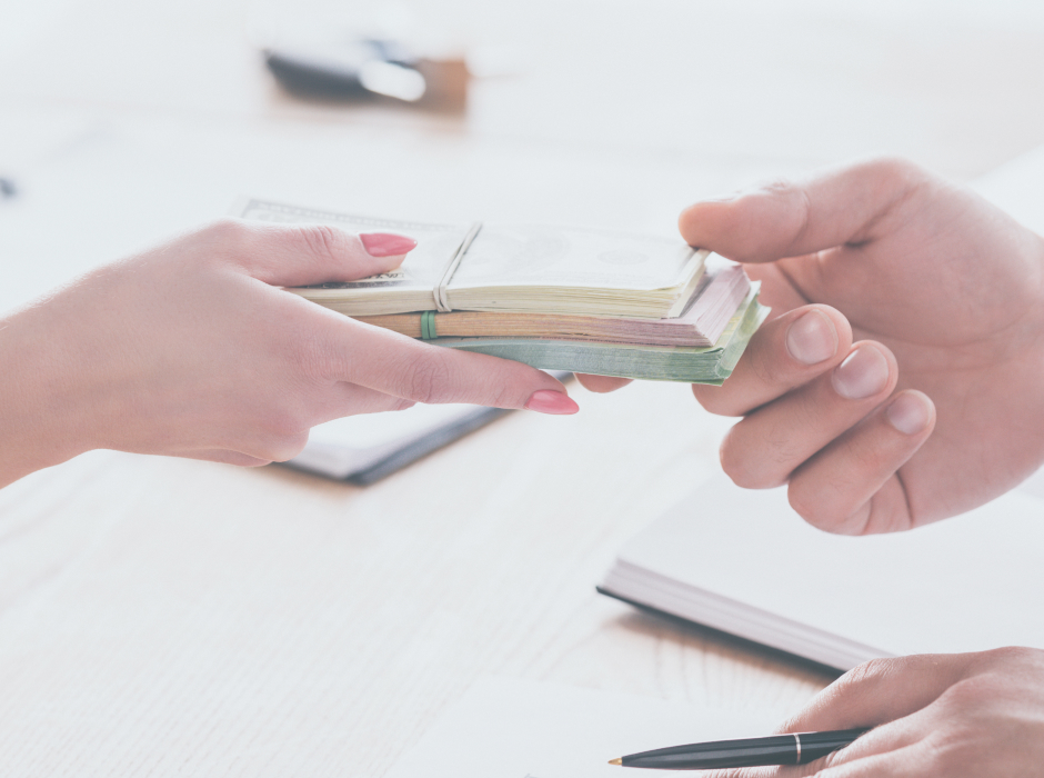 Должны ли включаться в стоимость кредита любые платные услуги?  