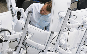 Российские брокеры начали смягчать условия для хранения валюты на счетах