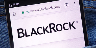 Китайское подразделение BlackRock привлекло $1 млрд