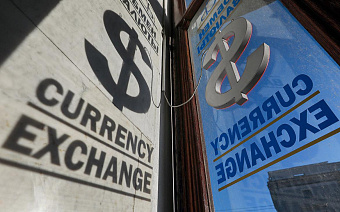 Песков назвал спекулятивными играми повышение курсов доллара и евро