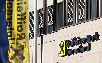 Австрийский Raiffeisen оценил потери от ослабления рубля в €856 млн