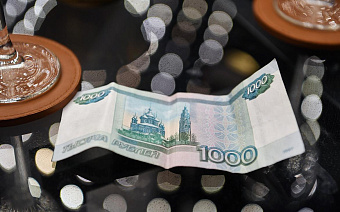 Россияне рассказали, сколько тратят на чаевые в месяц