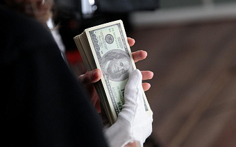 «Коммерсантъ» узнал о зависших выплатах по евробондам Минска на $500 млн