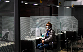 Выдачи кредитов россиянам резко упали на фоне роста заболеваемости COVID