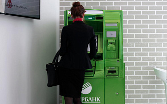 «Сбер» отключил переводы в другие банки через банкомат
