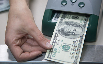 ЦБ разрешил снова продавать наличную валюту россиянам