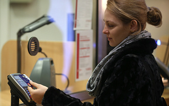 Половина россиян негативно отнеслась к идее отказаться от бумажных денег