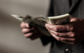 ЦБ разрешил физлицам переводить за рубеж до $150 тыс. в месяц